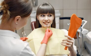 Encías_Sangrantes_Causas_y_Cuándo_Buscar_Atención_Dental