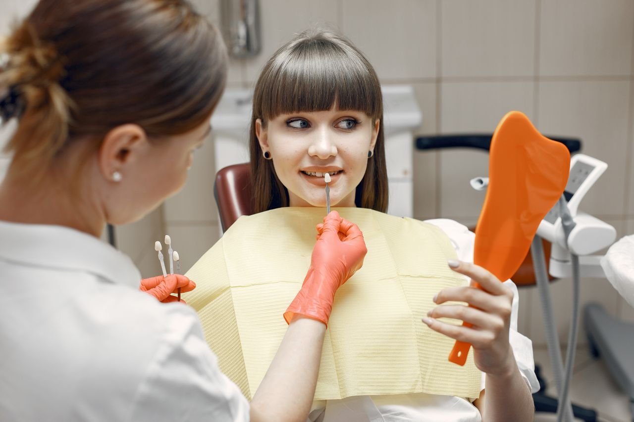 Encías_Sangrantes_Causas_y_Cuándo_Buscar_Atención_Dental