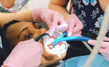 Guía_para_Encontrar_Servicios_Dentales_de_Emergencia_en_Montevideo