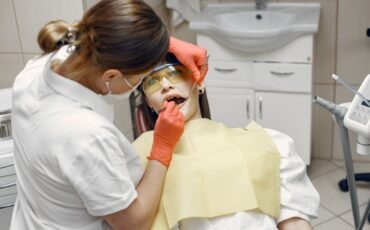 Implantes_Dentales_en_Montevideo_Guía_de_Precios_y_Tratamiento